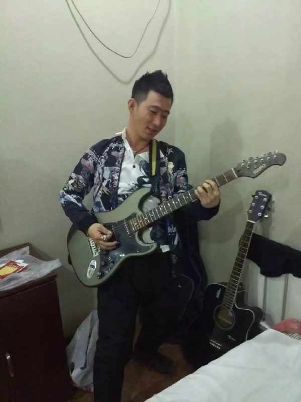 小吉他的第一张照片--福安相亲网